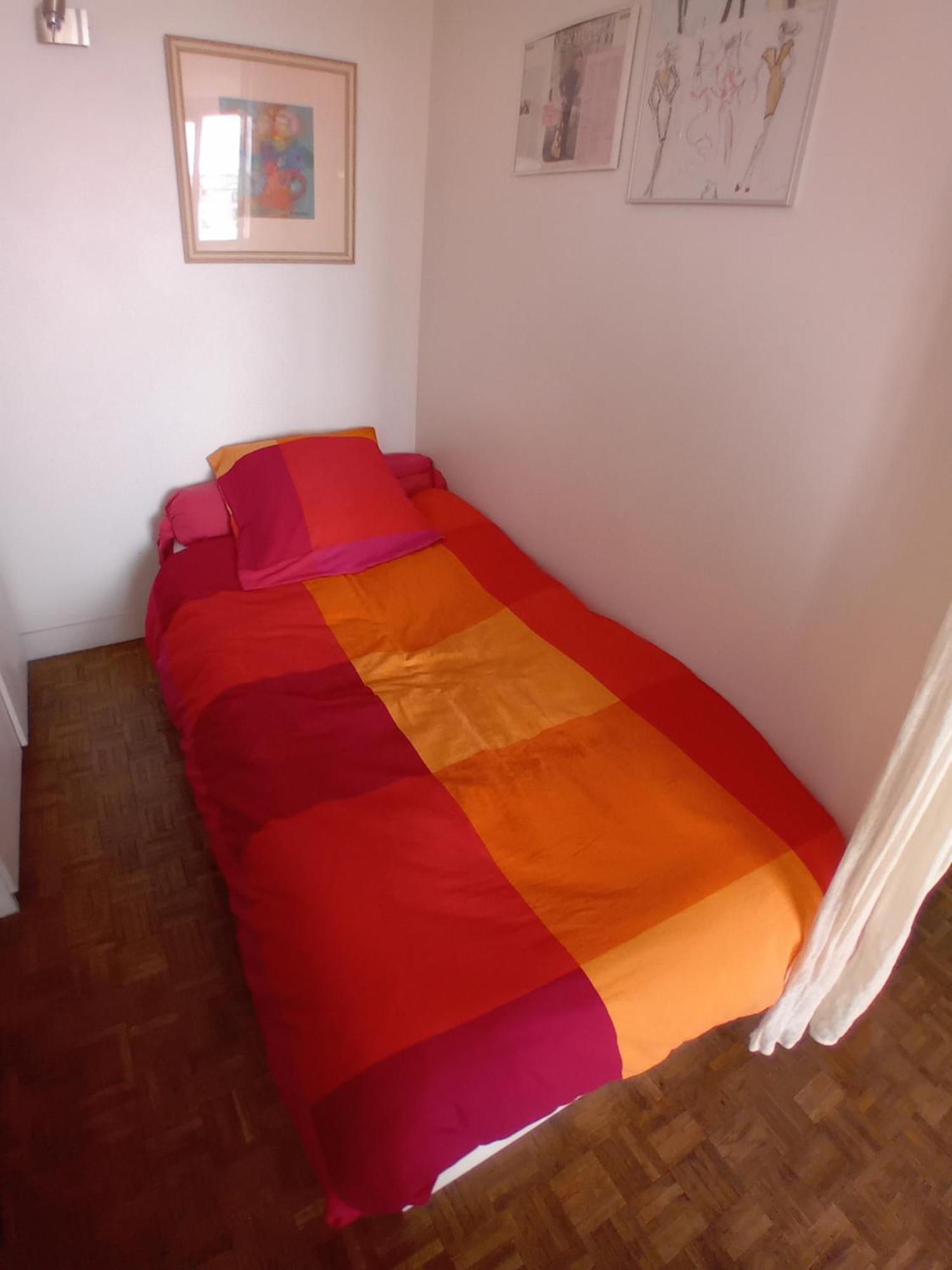 Jolie A 12 Em Apartment *
