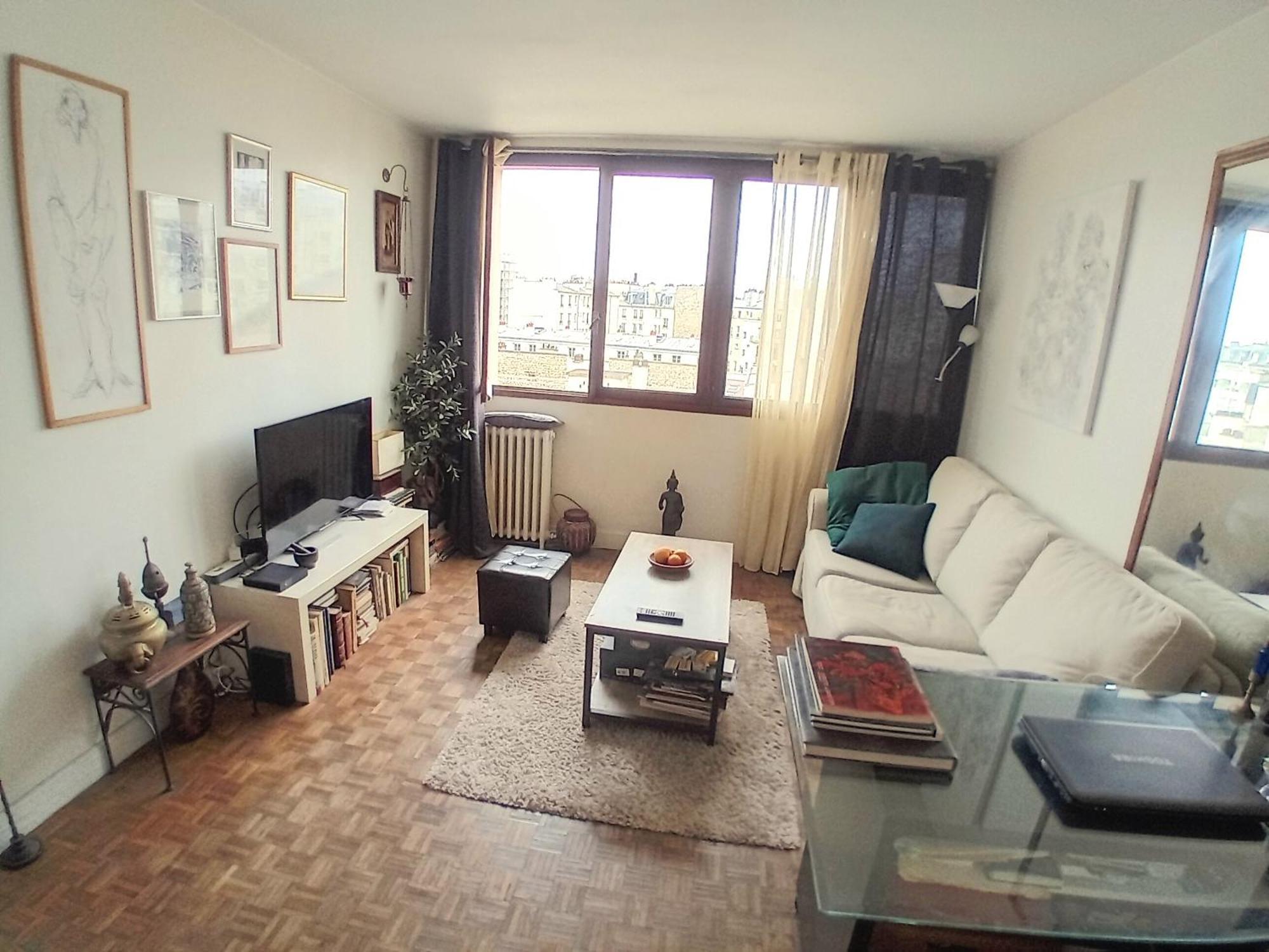 Jolie A 12 Em Apartment *