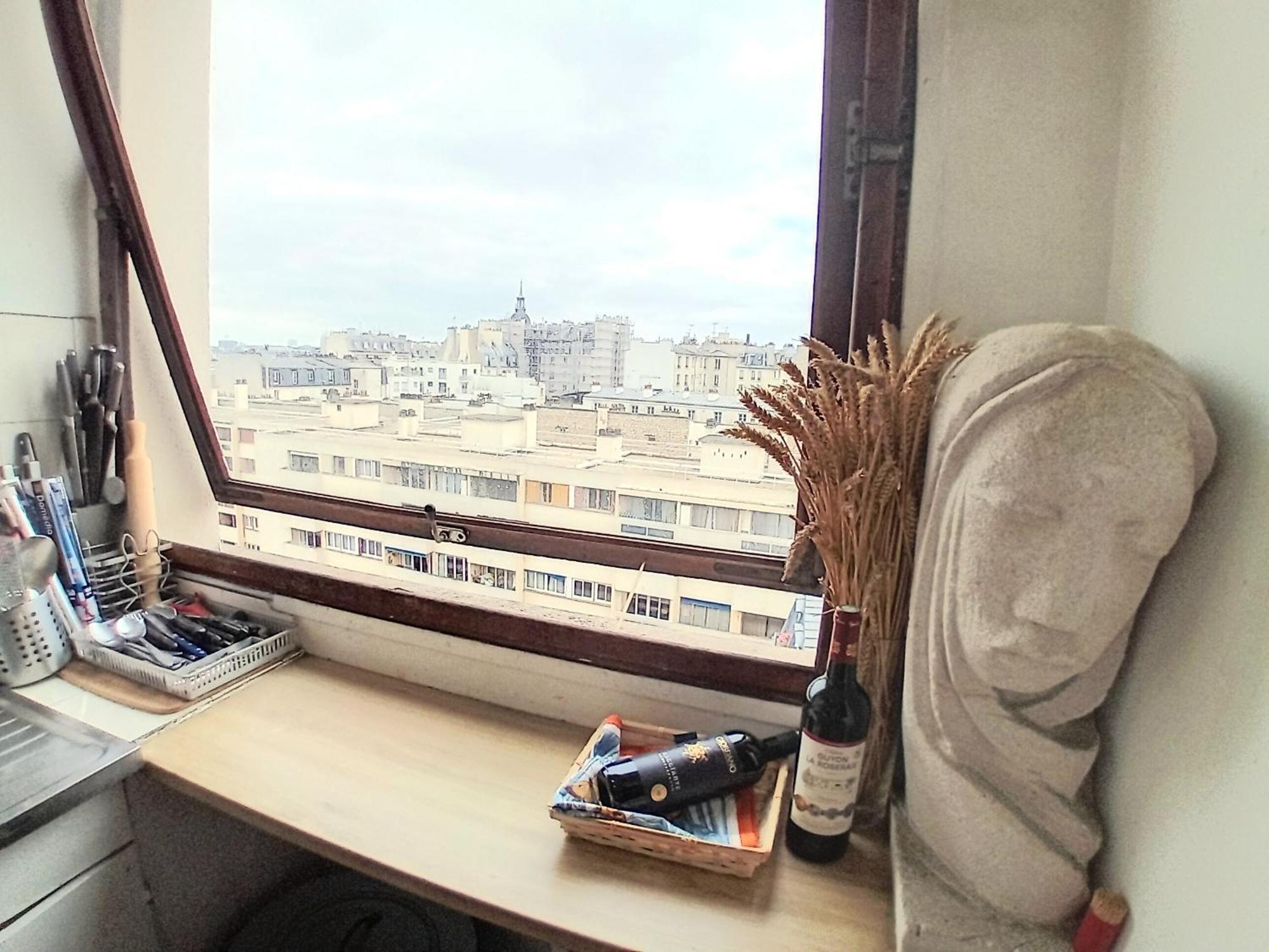 Jolie A 12 Em Apartment *